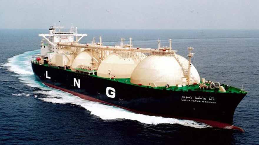 Qatari LNG cargo crosses Strait of Hormuz, set to arrive in Pakistan today