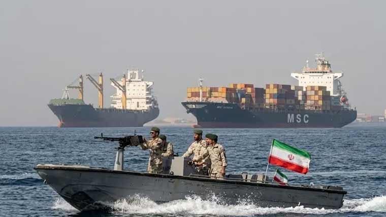 پاسداران انقلاب کا امریکی نگرانی میں آبنائے ہرمز عبور کرنیوالے جہازوں کو نشانہ بنانے کا دعویٰ