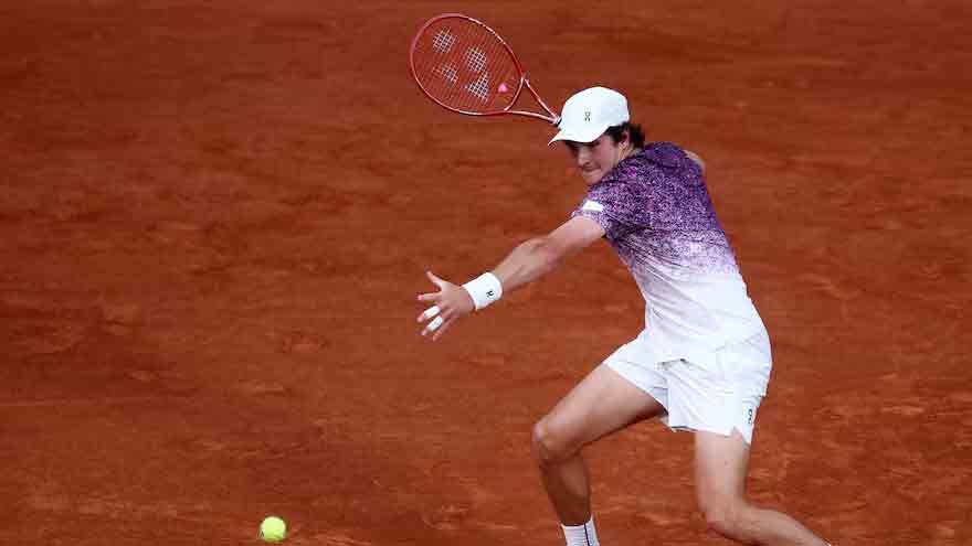 Teen titan Fonseca topples Ruud to make French Open quarter-finals