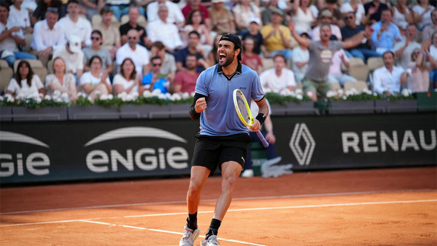 'Resilient' Berrettini powers into French Open last eight