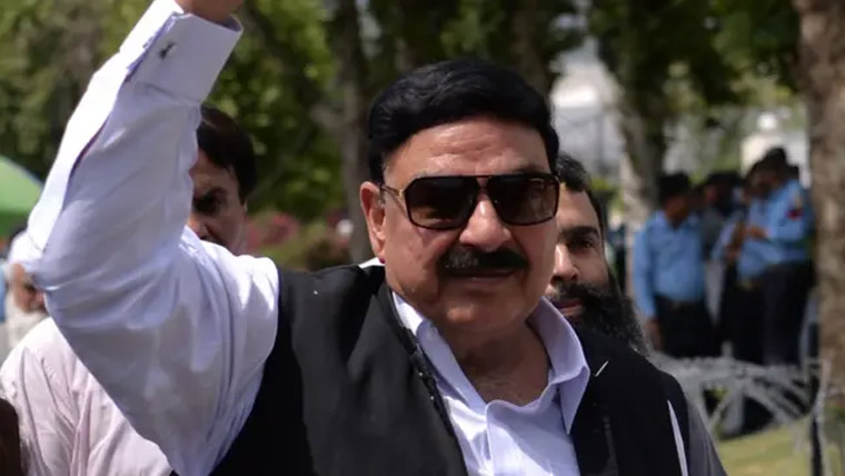 شیخ رشید کی راولپنڈی ڈسٹرکٹ بار میں رکنیت بحالی کی درخواست جمع