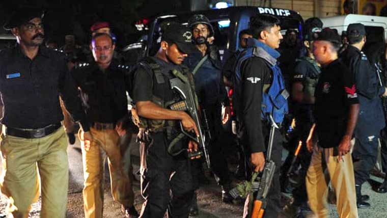 کراچی میں رات گئے مبینہ مقابلے، 8 زخمیوں سمیت 11 ملزم گرفتار