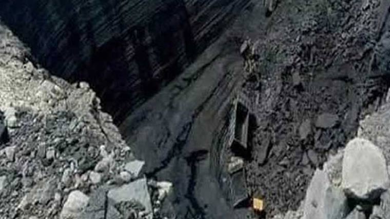 کوئلے کی کان میں لینڈ سلائیڈنگ، 2 مزدور ملبے تلے دب کر جاں بحق