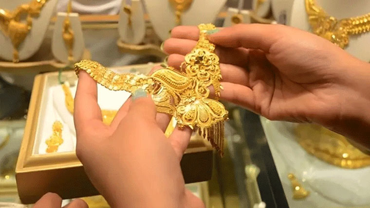 سونے کی قیمت میں بڑی کمی، فی تولہ 8 ہزار 600 روپے سستا