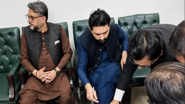 بانی پی ٹی آئی سے ملاقات کیلئے سہیل آفریدی اور مزمل اسلم کا عدالت سے رجوع