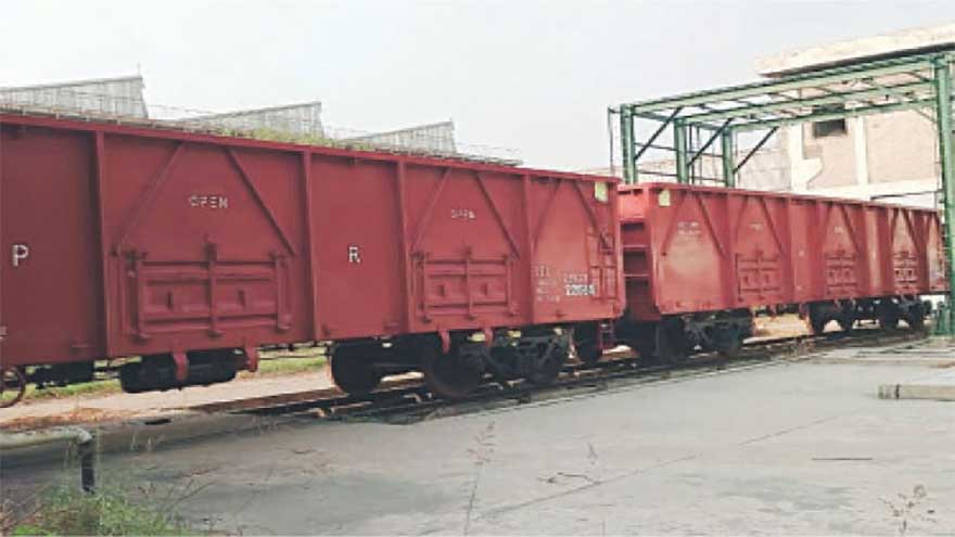 PM stresses investment in freight services, timely completion of railway projects