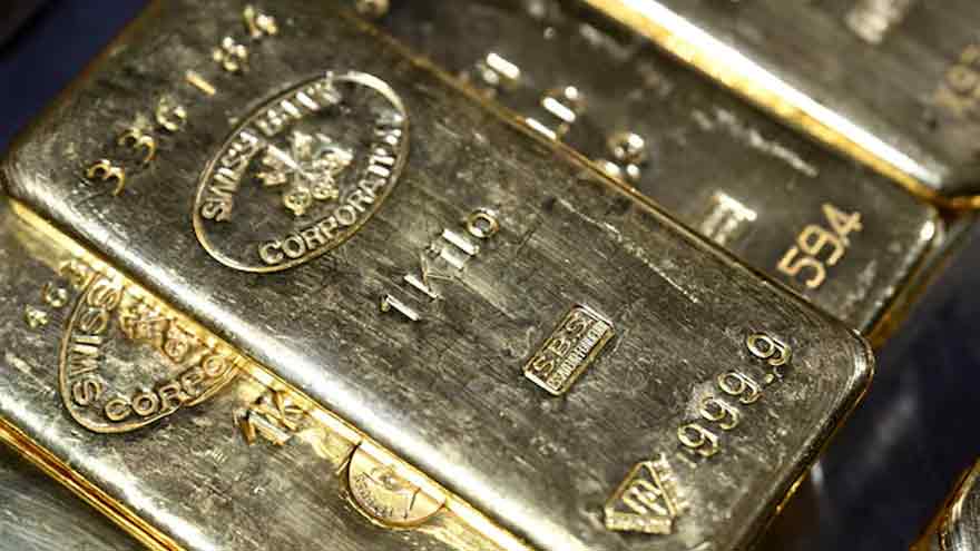 Gold slips, set for weekly loss on Mideast tensions, rate-hike fears