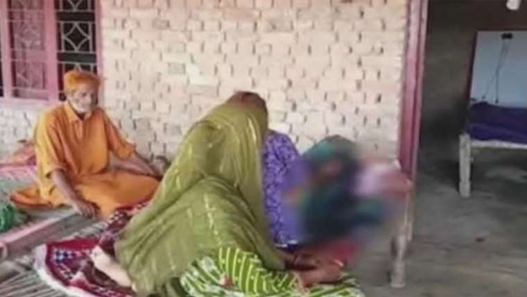 موبائل رکھنے کے تنازع پر 17 سالہ لڑکی پر تیزاب حملہ
