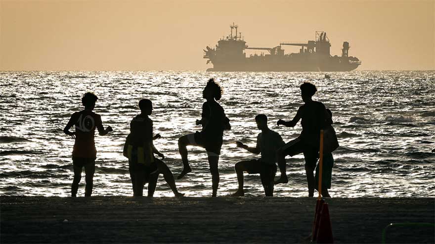 Dubai luxury hotels woo staycationers as tourists flee