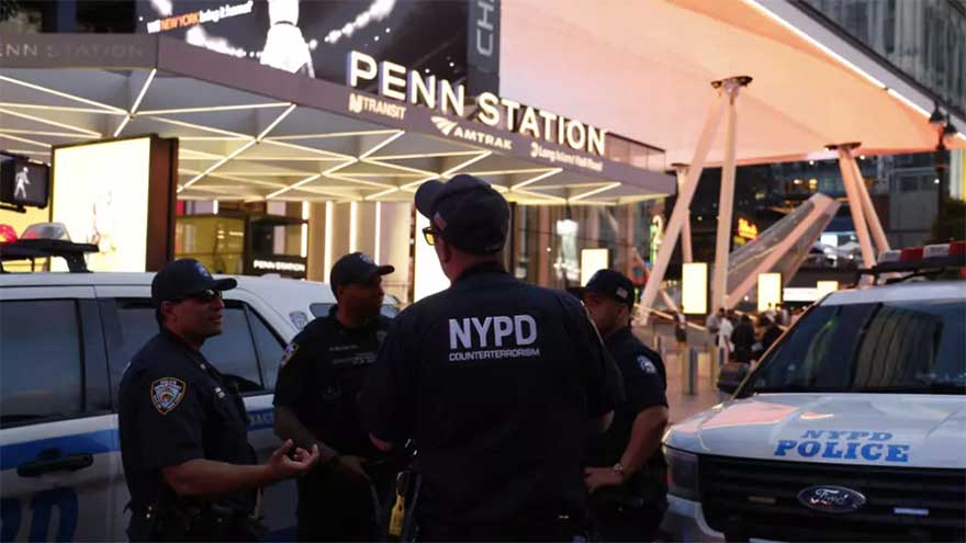 Stabbing wounds six at New York's Penn Station