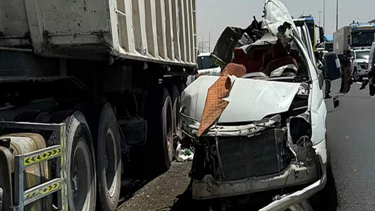 دبئی: منی بس اور ٹرک میں تصادم، 7 افراد جاں بحق، 9 زخمی