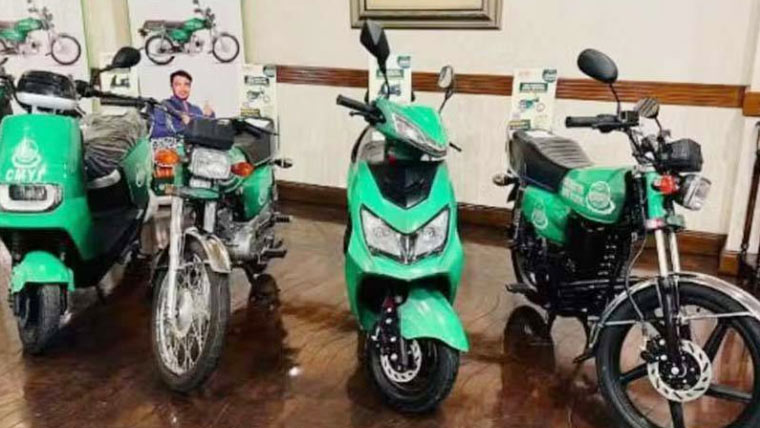 پاکستان میں پہلی بار کرائے کی ای بائیکس متعارف کرانے کا فیصلہ