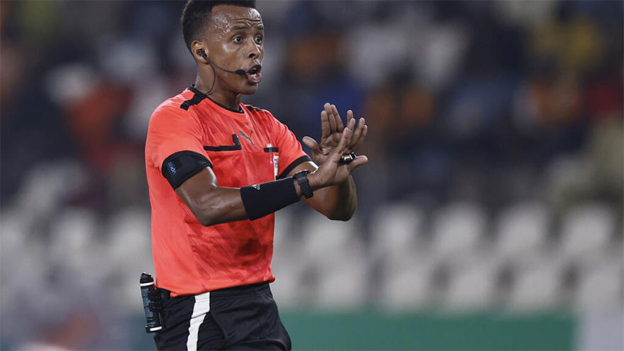 Somalia backs referee after he is denied entry to US