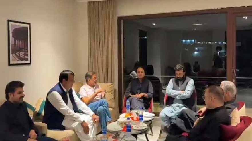 PML-N, PPP hold talks to discuss coalition options in Gilgit