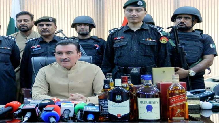 گڈانی میں غیر ملکی شراب کی بڑی کھیپ پکڑی گئی، 3 ہزار 717 بوتلیں برآمد