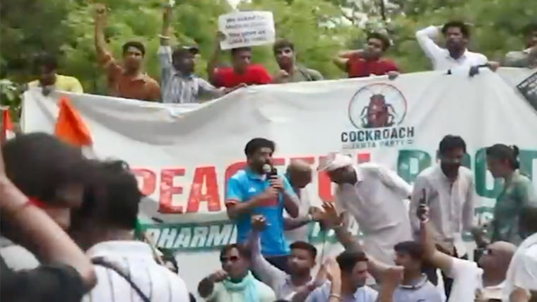 کاکروچ جنتا پارٹی نااہل مودی سرکار کیلئے نیا سیاسی چیلنج بن کر ابھرنے لگی