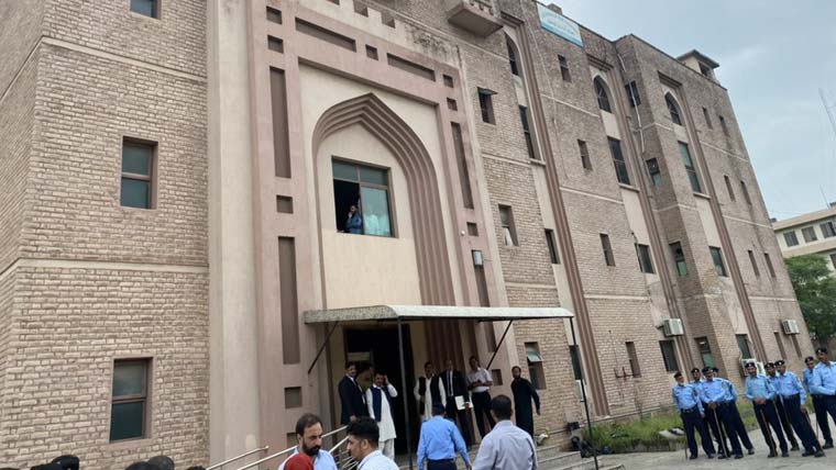 سہیل آفریدی کے وارنٹ برقرار، پی ٹی آئی کے کئی رہنما اشتہاری قرار