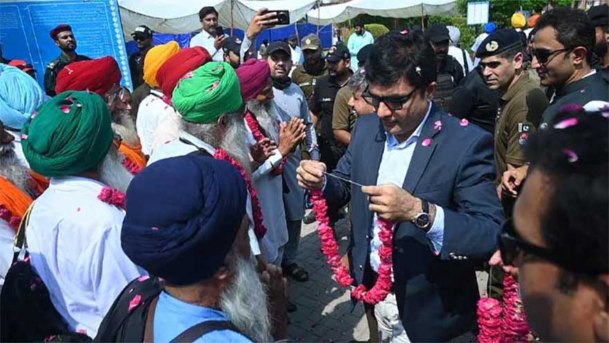 517 Indian Sikh pilgrims arrive at Gurdwara Rohri Sahib under tight security