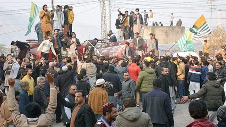 کالعدم ایکشن کمیٹی کی ہڑتال کے باعث متوسط اور مزدور طبقہ شدید پریشان