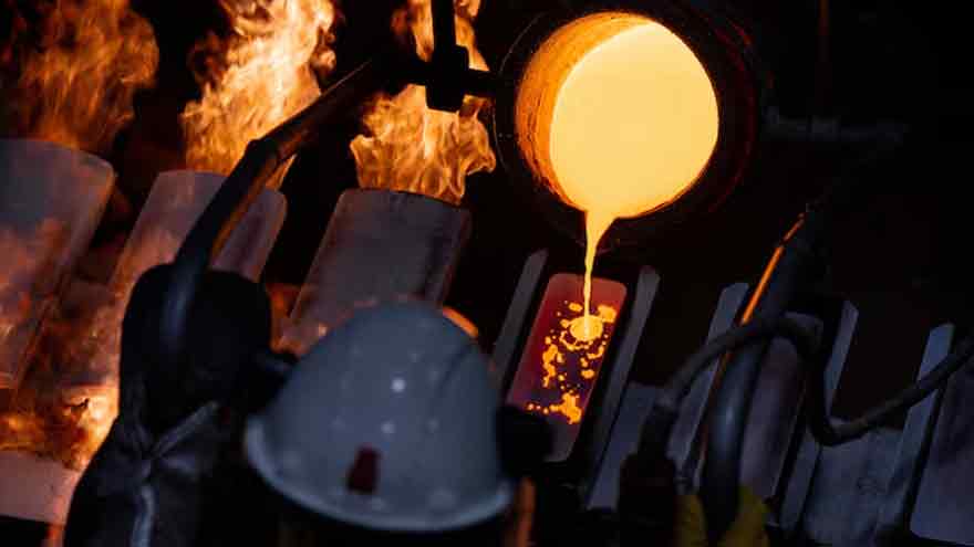 Gold climbs over 1pc as oil drops on US-Iran interim deal