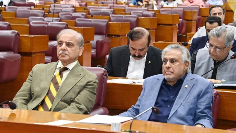 وزیراعظم کا پٹرولیم مصنوعات کی قیمتوں میں آج خاطر خواہ کمی کا عندیہ