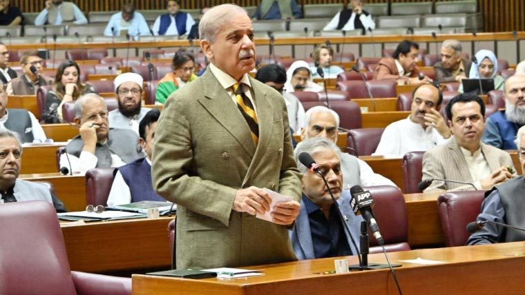 وزیراعظم کا پٹرولیم مصنوعات کی قیمتوں میں آج خاطر خواہ کمی کا عندیہ