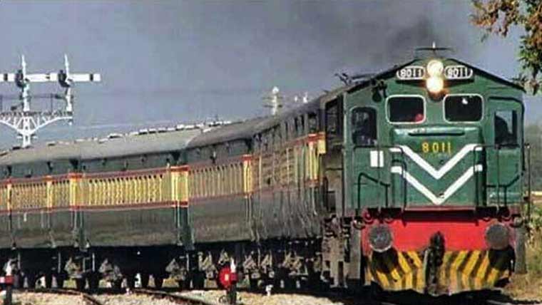 دولتالہ میں 20 سالہ نوجوان ٹرین سے ٹکرا کر جان کی بازی ہار گیا