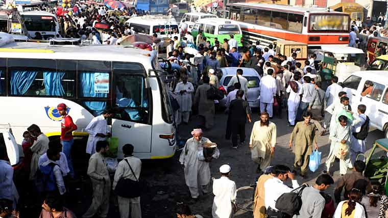 پٹرول سستا ہوتے ہی ٹرانسپورٹ کے کرایوں میں کمی کا اعلان
