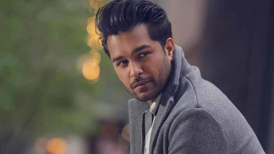 Asim Azhar breaks silence after hospital selfie goes viral