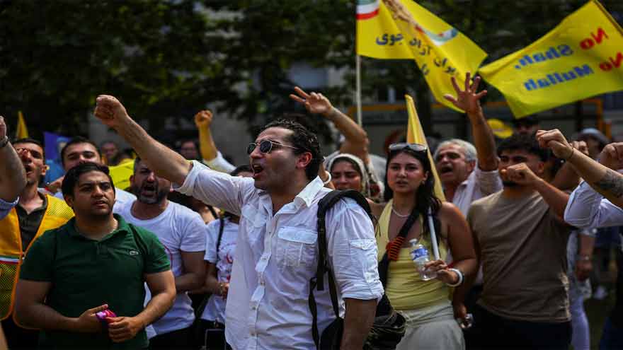 Paris police arrest 20 as demonstrators defy ban on Iran opposition rally