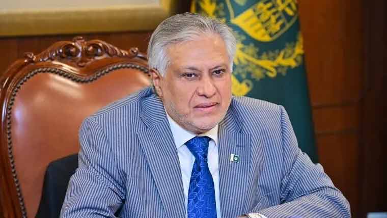 برطانوی جہاز سے ریسکیو کیے گئے 8 ایرانی ماہی گیر واپس روانہ کر دیے: اسحاق ڈار