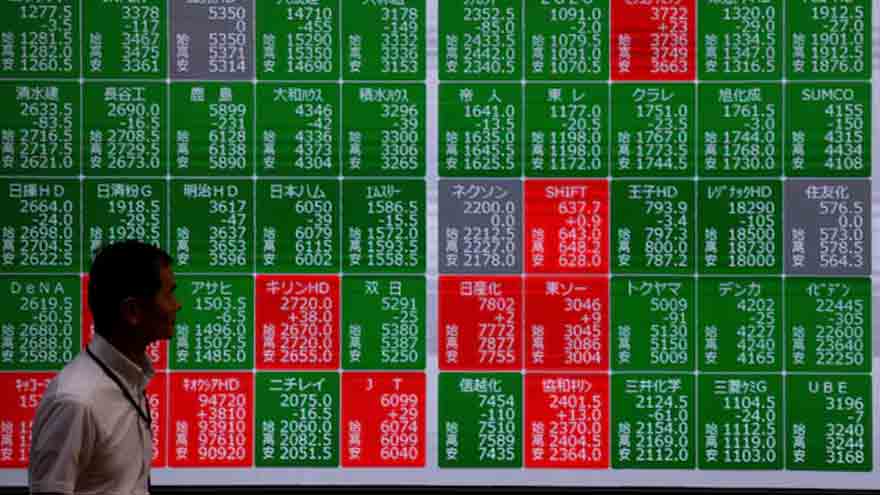 Asia shares slip as fed rate hikes; oil recovers