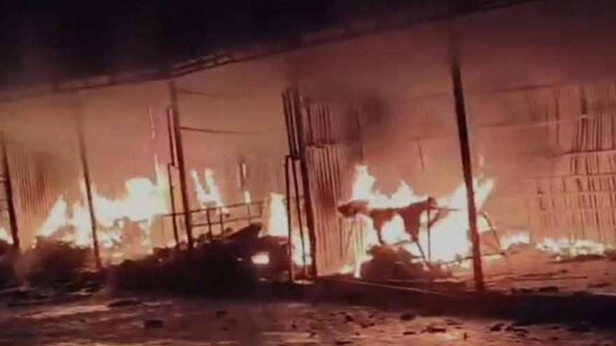 Fire breaks out at Islamabad H-9 Sunday Bazaar