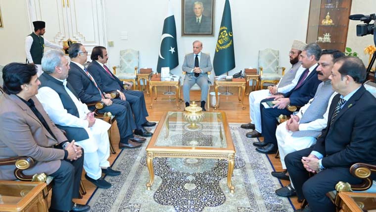 وزیراعظم کی حج 2026 کے منتظمین کی ملاقات، شہباز شریف نے مبارکباد دی