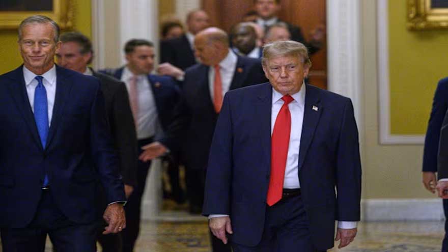 Trump, Republican senator engage in shouting match over Iran war
