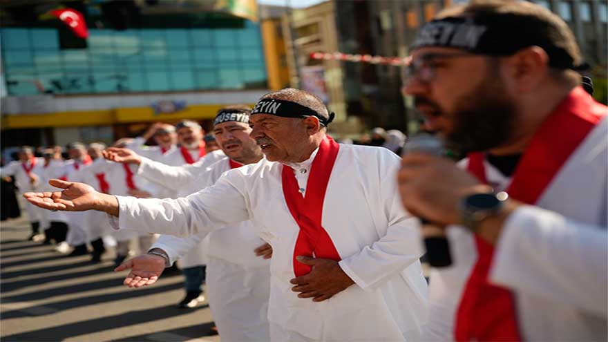 Shiite Muslims mark holy day of Ashoura after months of war in Iran and Lebanon