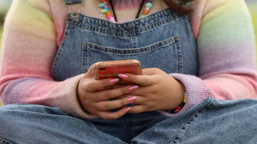 Australia considers tougher enforcement of social media ban for teens