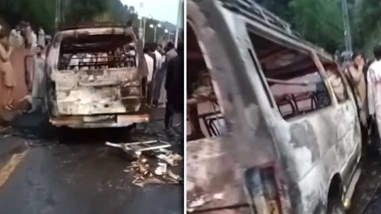 مری ایکسپریس وے پر چلتی ہائی ایس میں آگ بھڑک اٹھی، گاڑی جل کر خاکستر