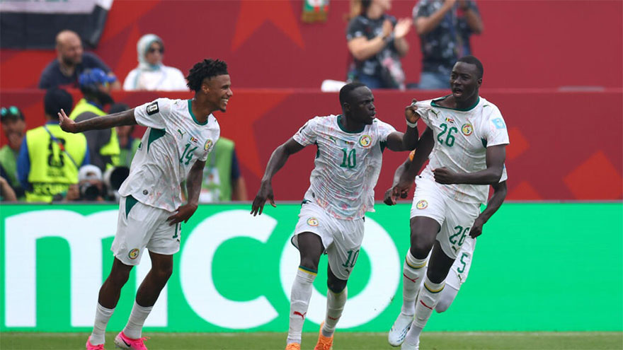 Gueye double keeps Senegal's World Cup hopes alive