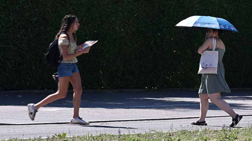 Germany hit by record temperatures as heatwave moves east