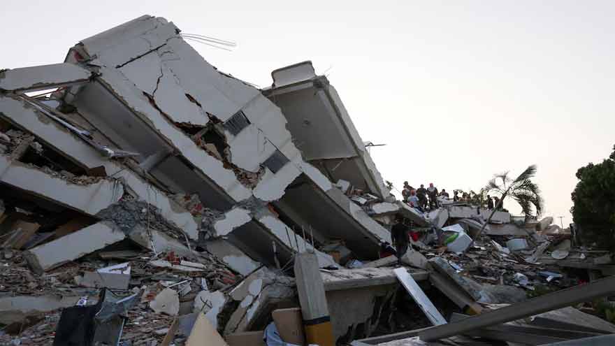 Venezuela welcomes 1,600 foreign rescuers in urgent search for quake survivors