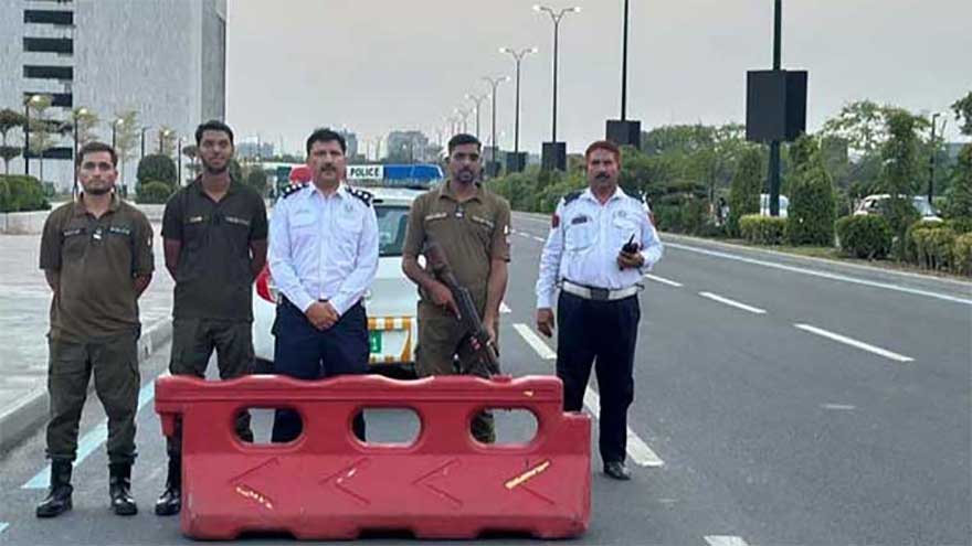 Lahore traffic police bar heavy bikes from using CBD Boulevard 