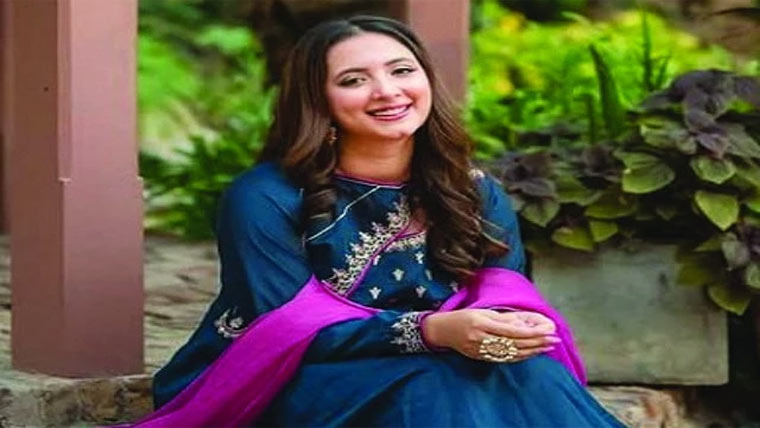لڑکیوں کو اپنی تعلیم، خودمختاری کے حصول کیلیے مضبوط ہونا چاہیے، کومل عزیز
