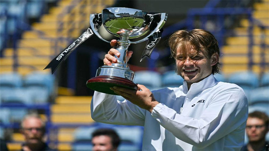 Bergs wins Eastbourne final to clinch first ATP title