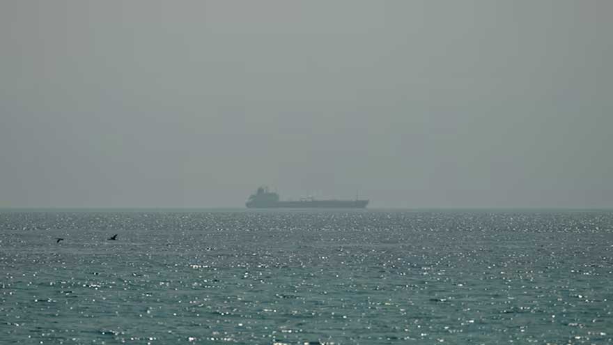 Oil steadies as US and Iran agree to halt attacks