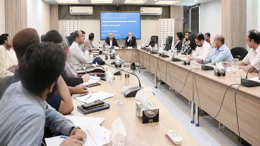 Experts for adopting integrated economic governance to overcome crisis