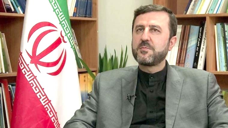 آبنائے ہرمز سے بارودی سرنگیں صرف ایران ہٹائے گا، فرانس معاملہ پیچیدہ نہ بنائے: کاظم غریب آبادی