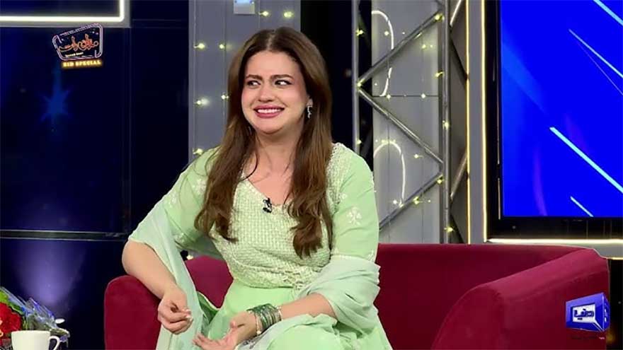 Zara Noor Abbas fumes at social media trend of pitting actors against each other 