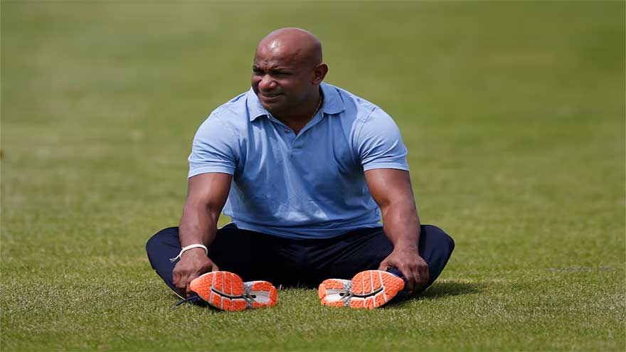 Sri Lanka's Jayasuriya to step down, Pakistan's Agha weighs future