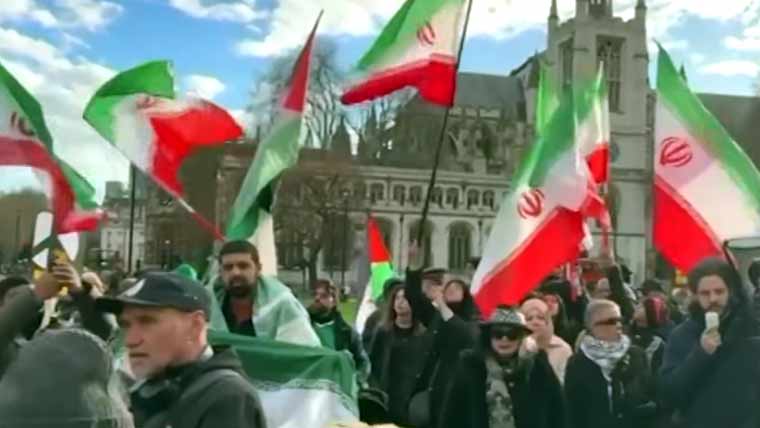 ایران پر حملوں کے خلاف امریکا اور لندن میں بڑے پیمانے پر مظاہرے